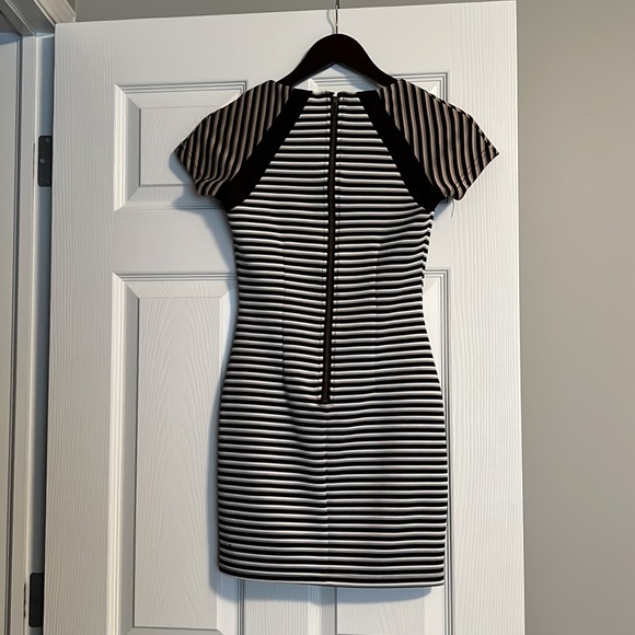Striped stretchy minidress - Picture 3 of 9